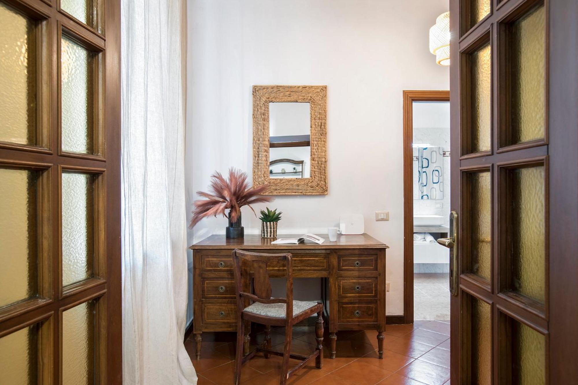 Trevi Fountain House Deluxe *