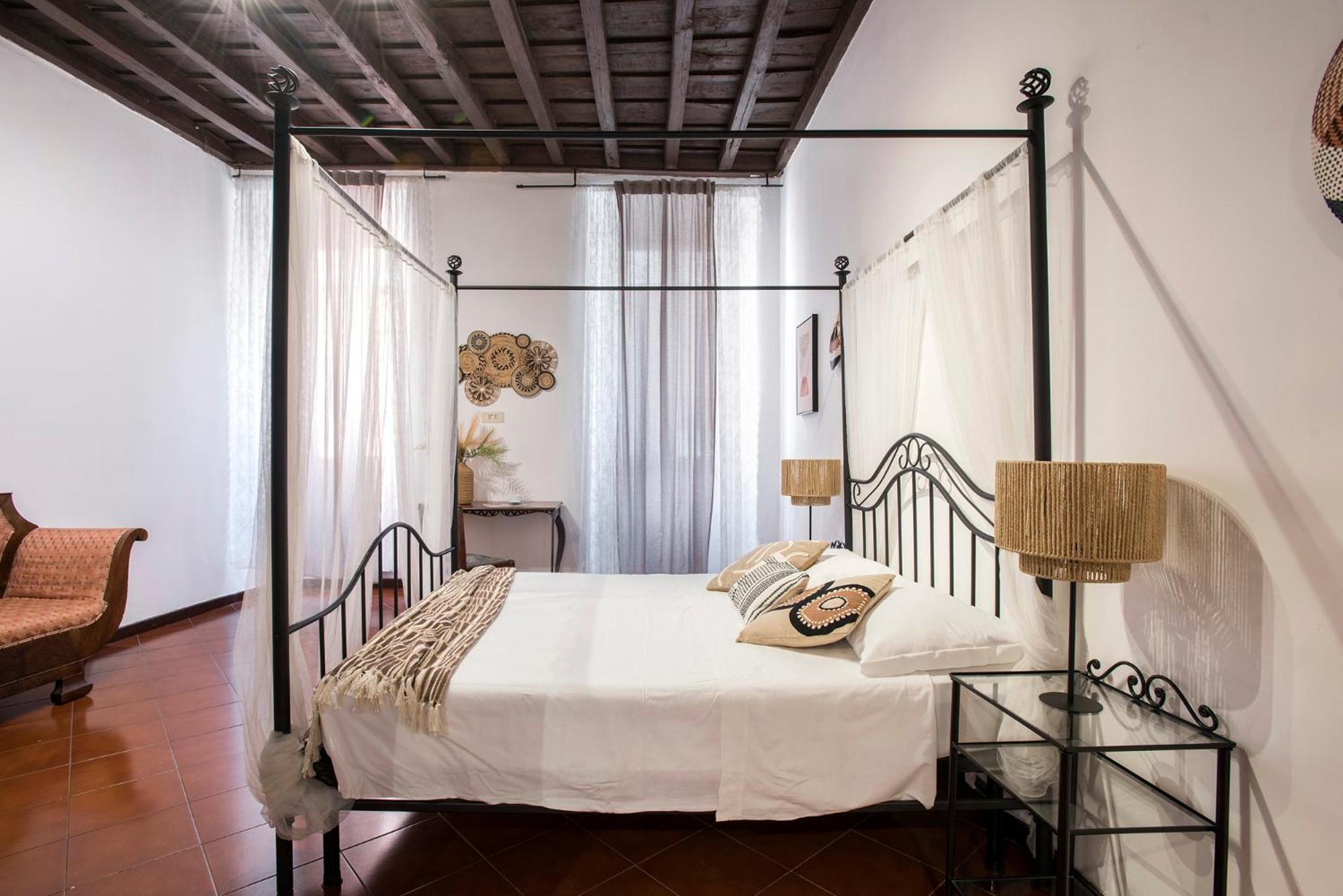 Trevi Fountain House Deluxe