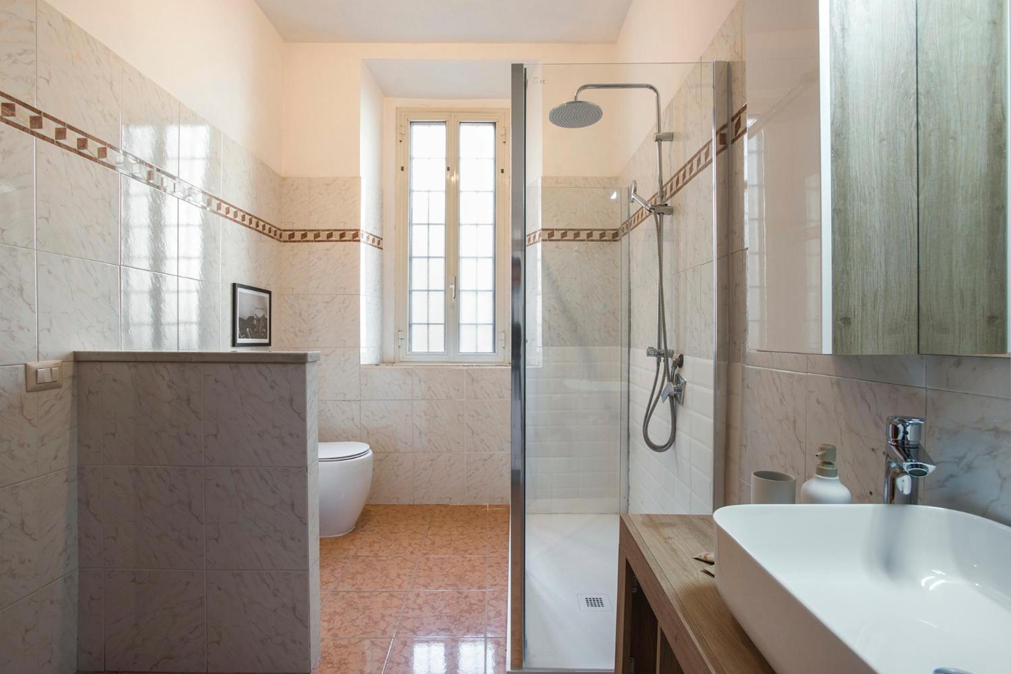 Trevi Fountain House Deluxe