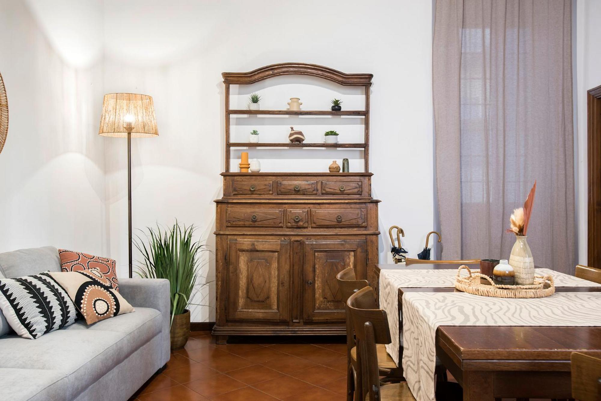 Trevi Fountain House Deluxe
